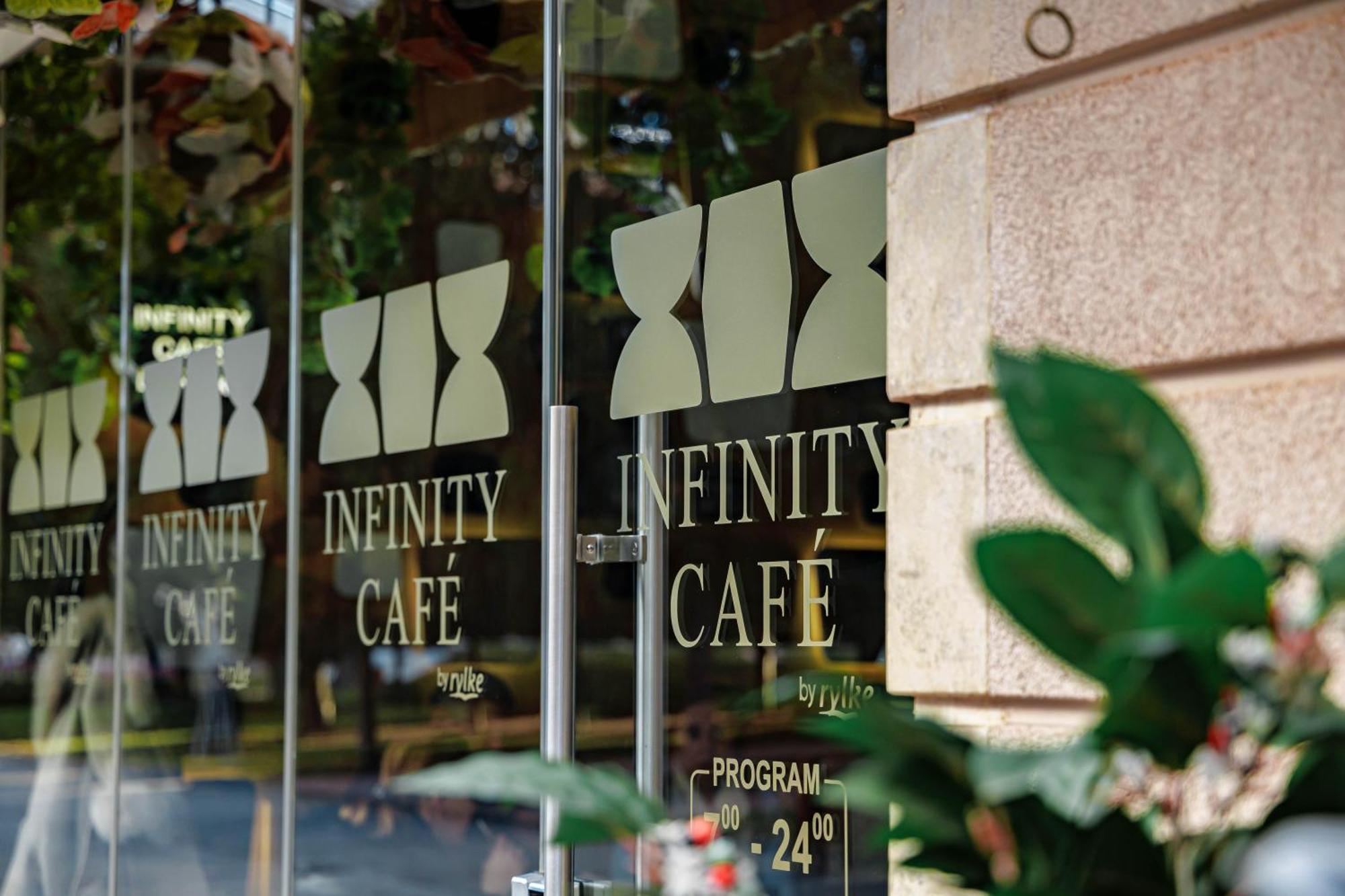 Pensiunea Infinity Targu Jiu Bagian luar foto
